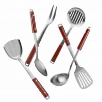 Espátulas, cucharas, tenedores y raseras de cocina
